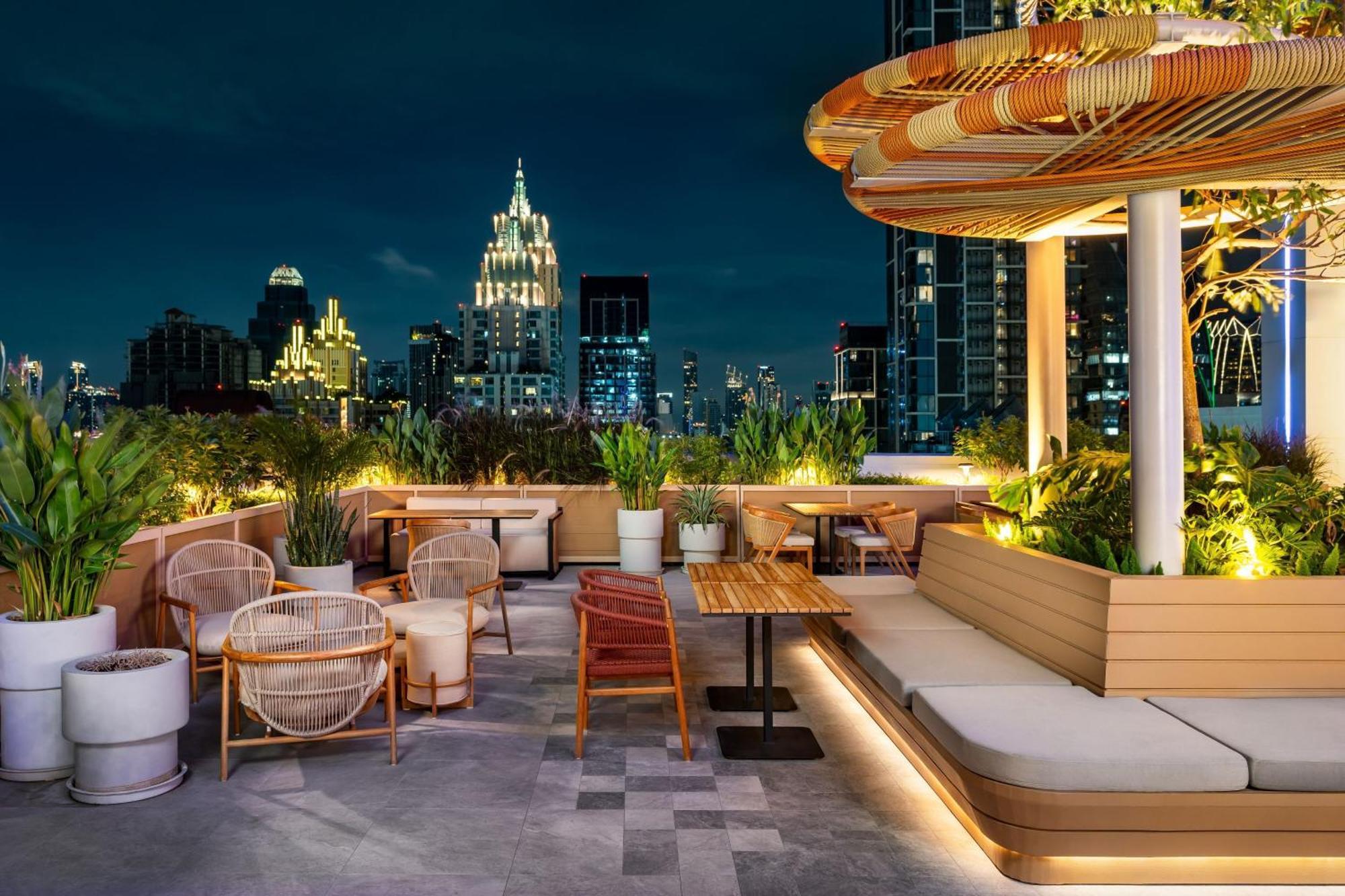 Готель Moxy Bangkok Ratchaprasong Екстер'єр фото