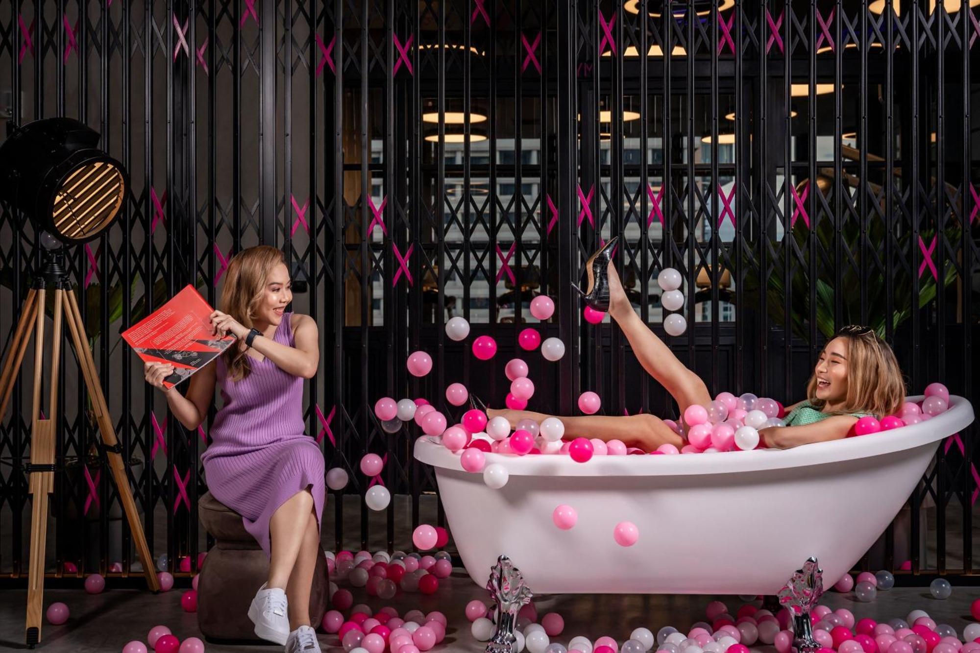 Готель Moxy Bangkok Ratchaprasong Екстер'єр фото