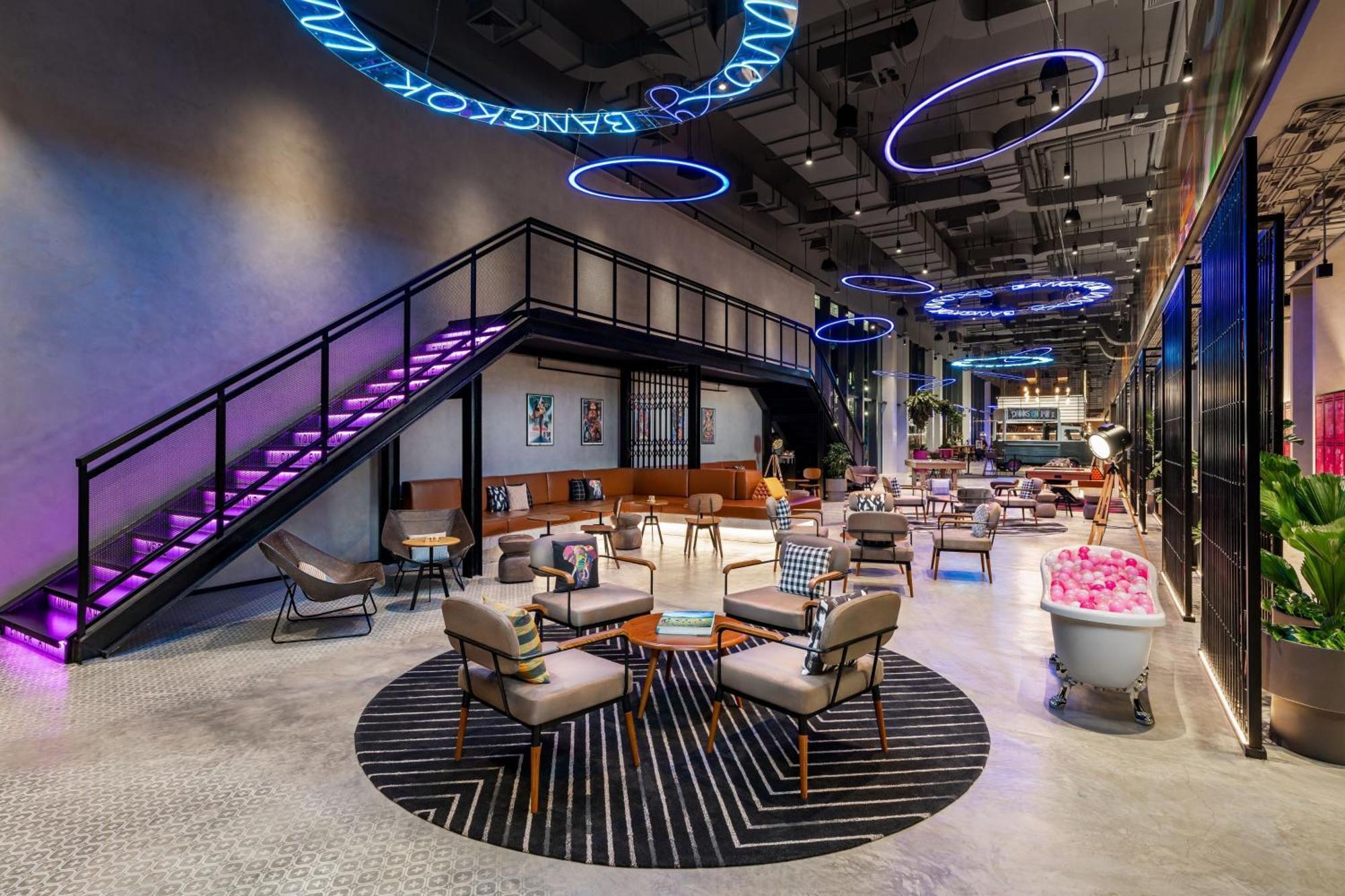 Готель Moxy Bangkok Ratchaprasong Екстер'єр фото